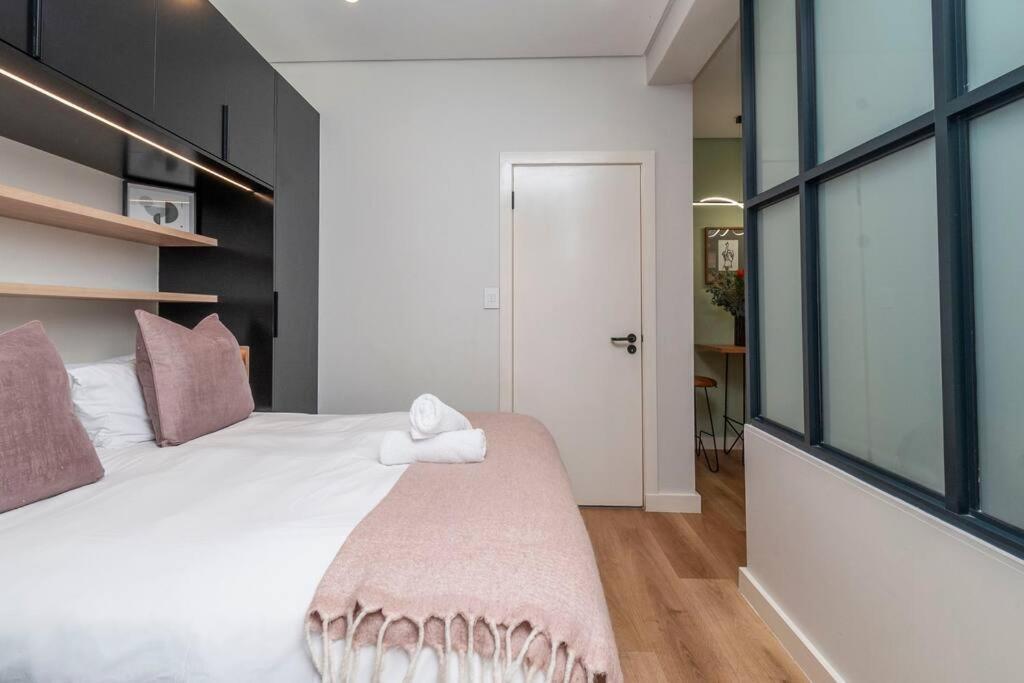 Charming One Bedroom Apartment *