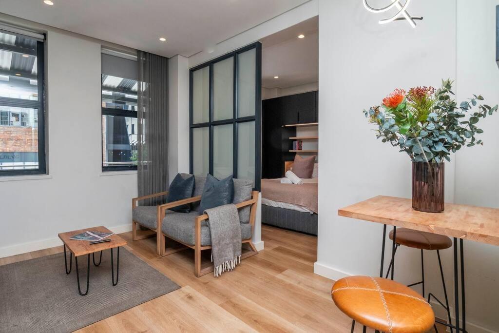 Charming One Bedroom Apartment *
